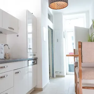 2 & Balcony - Top Location! Apartamento Viena